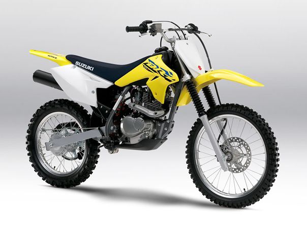 La hauteur de selle de 32 pouces de la DR-Z125L convient aux pilotes de petite taille.