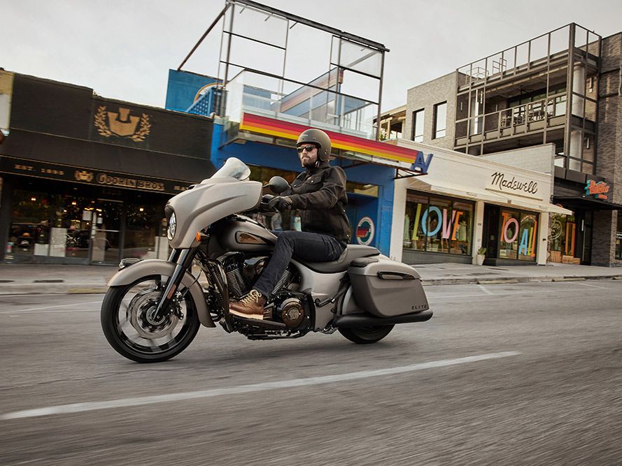 Le style classique du bagger américain rencontre les caractéristiques et les performances modernes du Chieftain Elite.