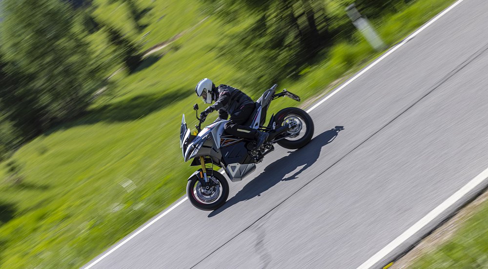 Energica Xperia sur la route
