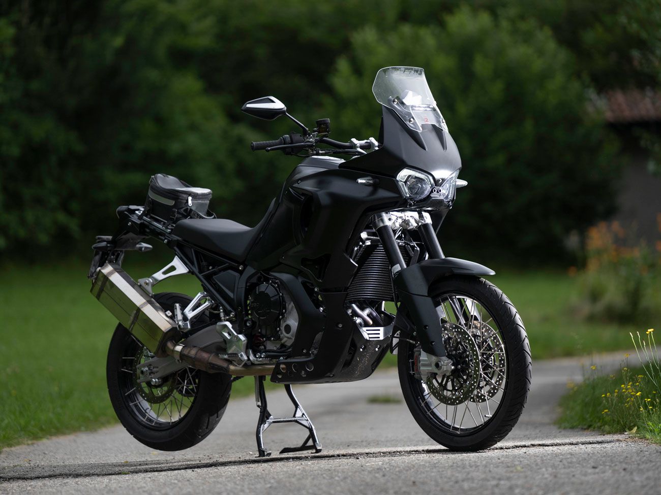 Le style de la 9.5 rend hommage à la célèbre Cagiva Elephant, qui a remporté le rallye Paris-Dakar en 1990 et 1994.