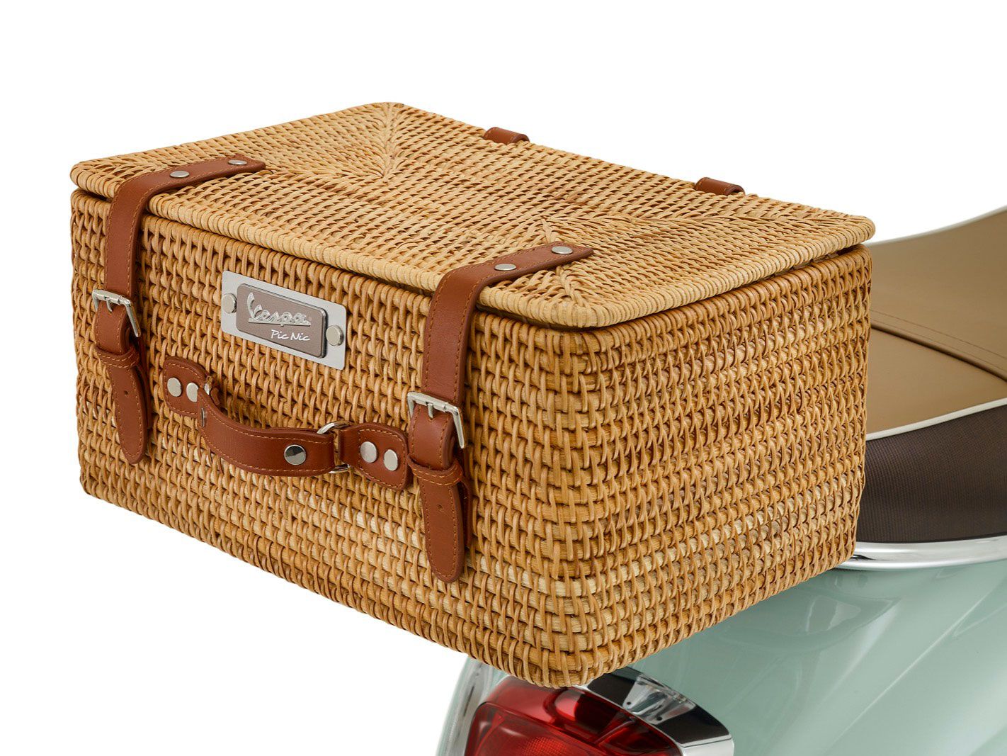 Si votre invitation dit BYOB (Bring Your Own Basket), Pic Nic vous couvre avec un panier de pique-nique tressé standard.