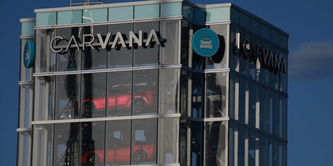 Carvana licencie 1 500 employés après l'effondrement des actions