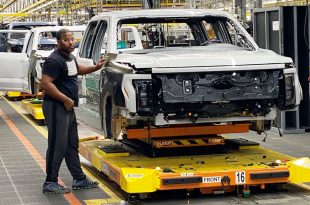 Le pick-up électrique Ford F-150 Lightning subit une nouvelle hausse de prix - Autobala.com