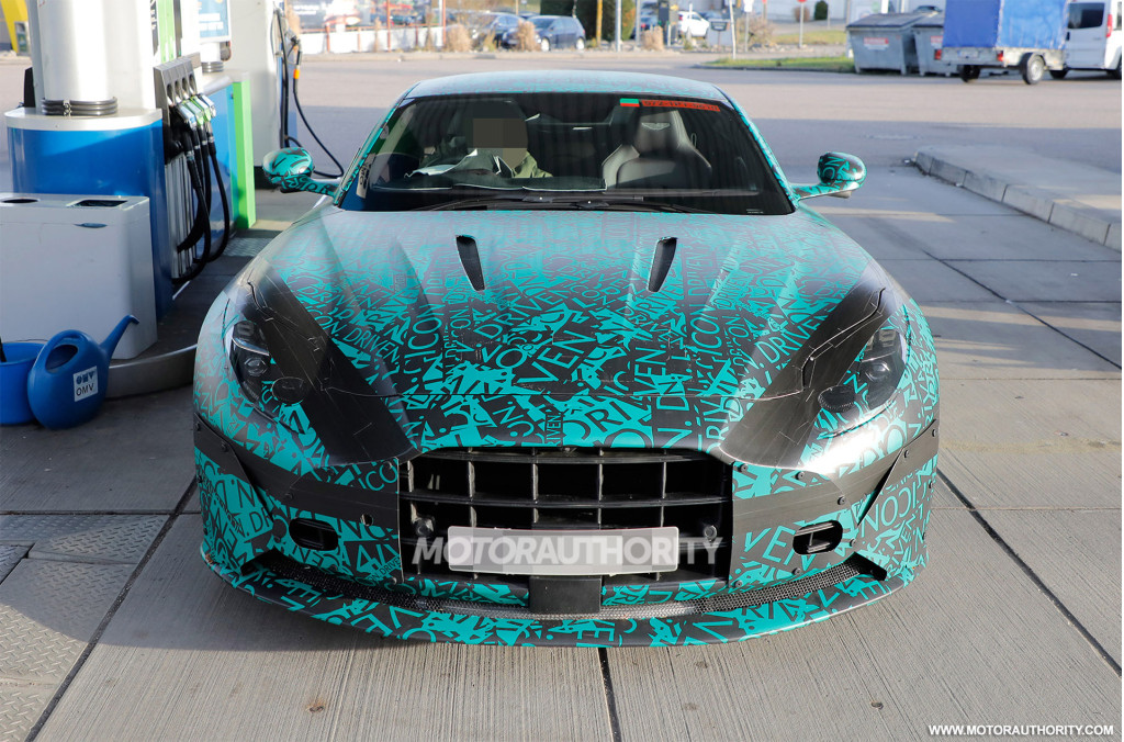 2024 Aston Martin DB11 Facelift Spy Shot - Crédit photo : Baldauf