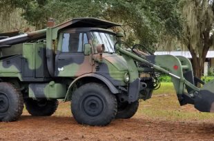 Ferrarri Engine, Toy Land Rover et Unimog Workhorse à vendre chez BaT - Autobala.com