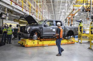 La production du Ford F-150 Lightning interrompue en raison de problèmes de batterie - Autobala.com