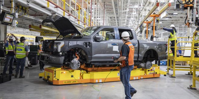 La production du Ford F-150 Lightning interrompue en raison de problèmes de batterie - Autobala.com