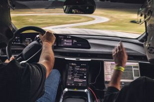 Regardez les ingénieurs de Lucid peaufiner l'Air Sapphire EV de 1200 ch - Autobala.com