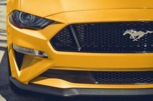 Ford considérant la Mustang Raptor - CarsDirect - Autobala.com