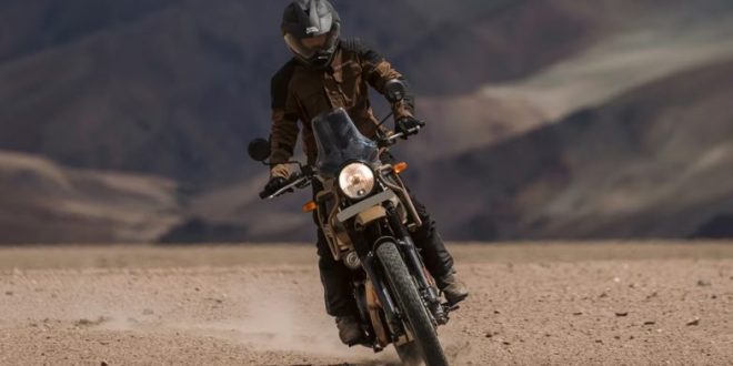Les photos de la Royal Enfield Himalayan 450 montrent un grand réservoir de carburant et un nouveau moteur, le prix probable et d'autres détails ici - Autobala.com