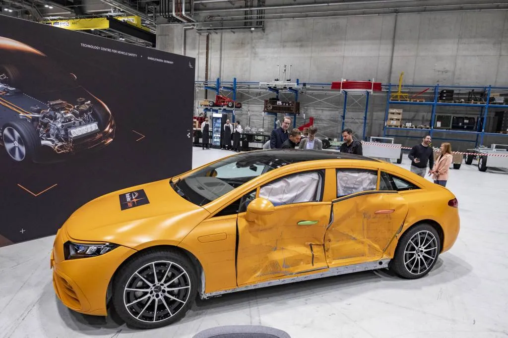 Mercedes-Benz EQS accidentée