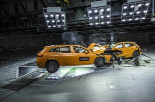 Mercedes écrase deux voitures électriques et envisage un avenir sans accident - Autobala.com