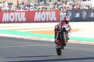 Vinales signe la pole position et Bagnaia se rend à Martin pour le titre - Autobala.com