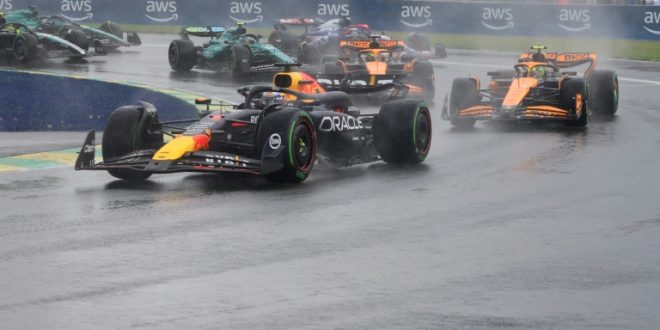 Verstappen remporte la victoire dans un Grand Prix sous la pluie – Autobala.com